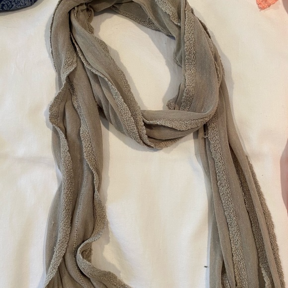 Variety of Scarves - Picture 4 of 6